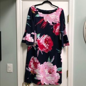 Lovely Ladies Floral Dress size 16 NWT
